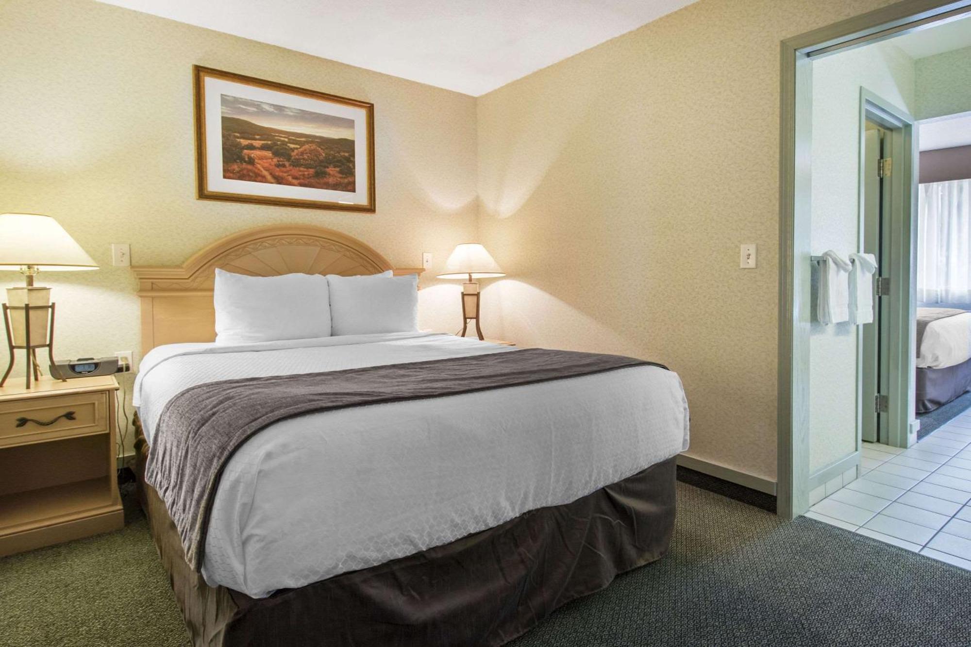 Flamingo Hotel Medicine Hat Exterior foto